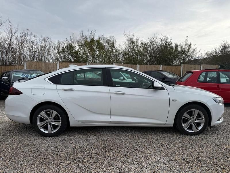 Used Vauxhall Insignia Sport 2017 White Hatchback