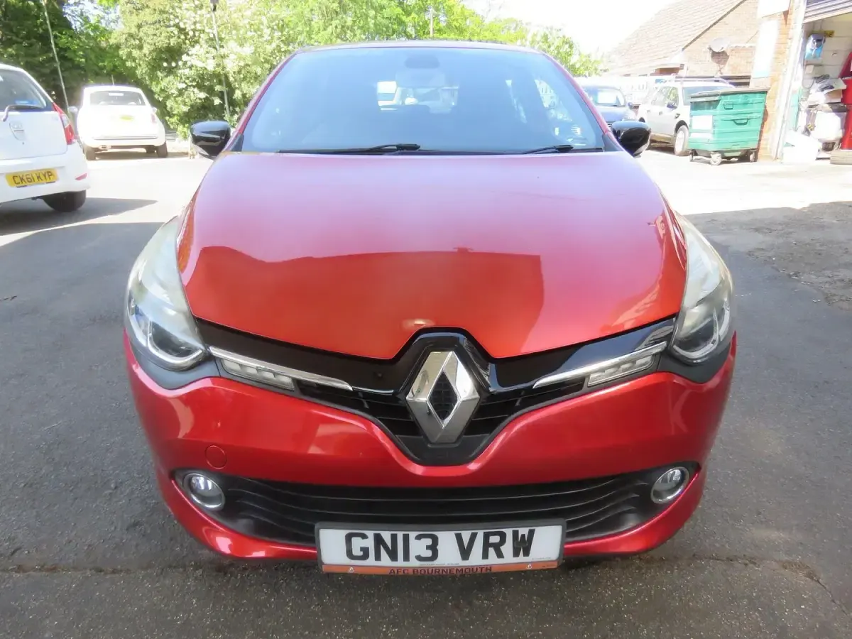 Used Renault Clio Dynamique 75 HP (55 kW) 2013 Red Hatchback