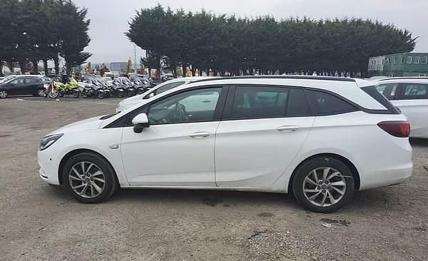 Used Vauxhall Astra Design Edition 136 HP (100 kW) 2019 White Estate