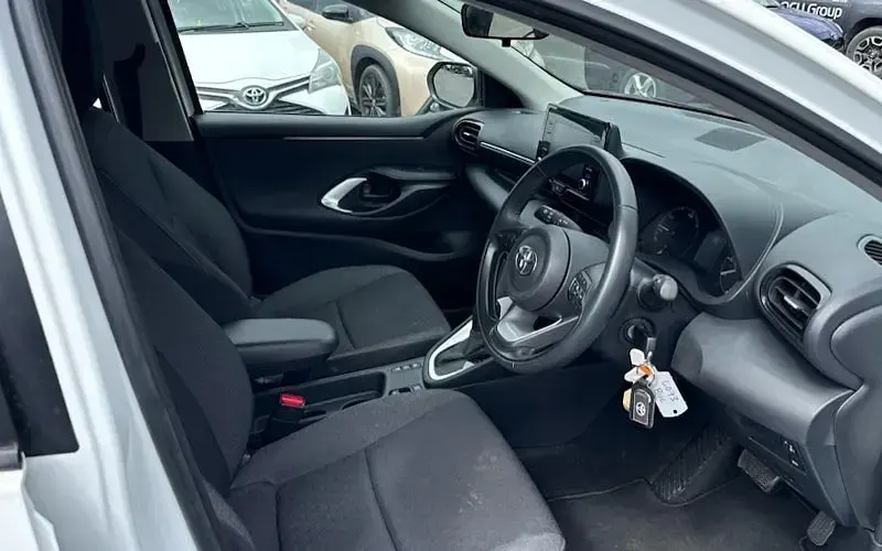 Used Toyota Yaris 116 HP (85 kW) 2023 White Hatchback