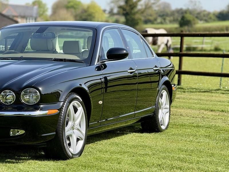 Usado Jaguar XJ Executive 207 HP (152 kW) 2006 Preto Sedan
