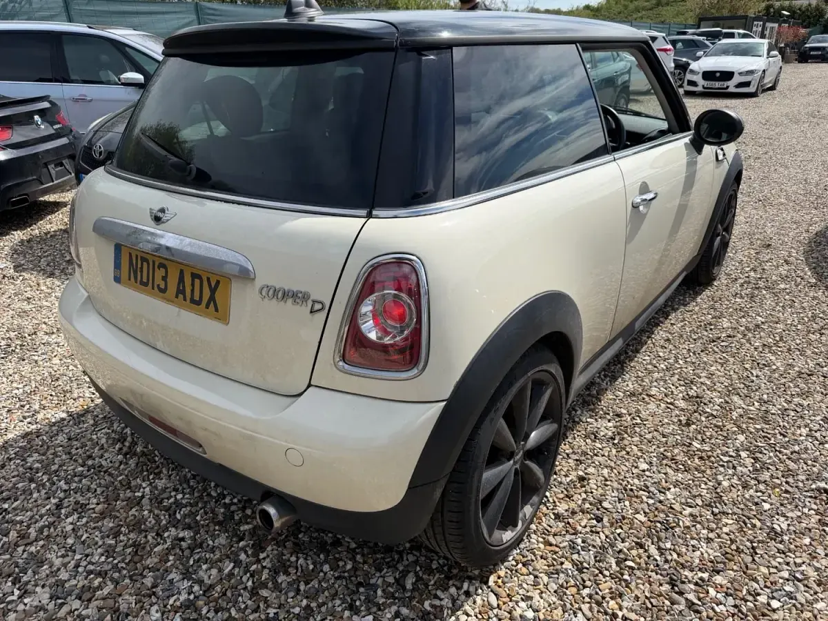Begagnad Mini Cooper D Hatch 2013 Vit Halvkombi
