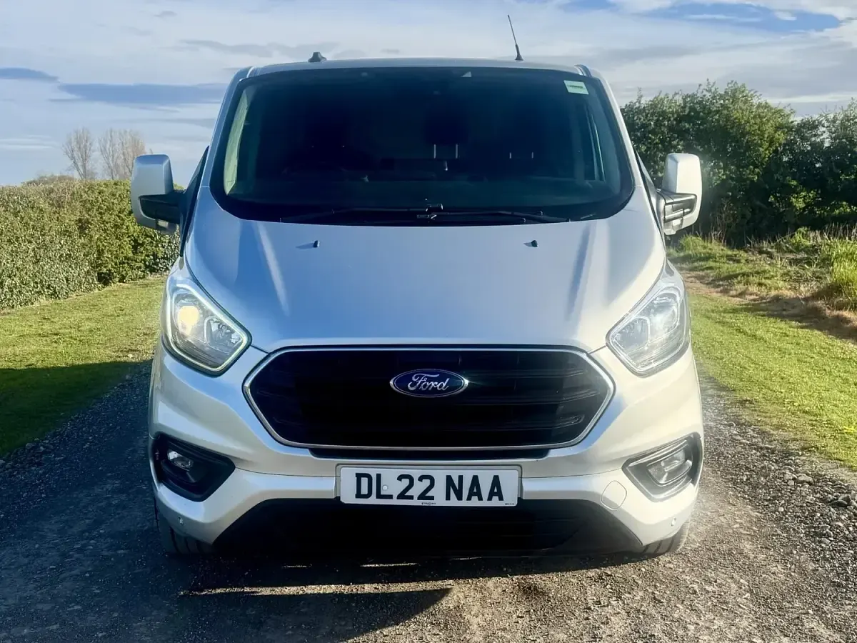 Used Ford Transit Custom Limited 130 HP (95 kW) 2022 Silver Van