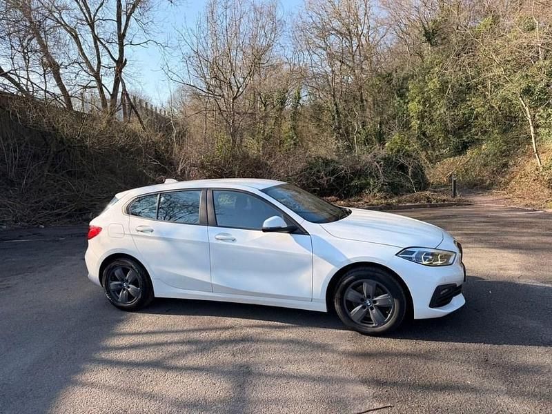 Used BMW 118 Comfort Edition 140 HP (102 kW) 2020 White Hatchback