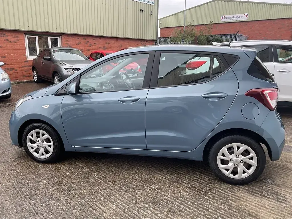 Używany Hyundai i10 SE 87 KM (63 kW) 2018 Niebieski Hatchback
