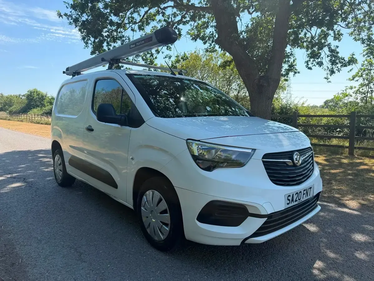 Used Vauxhall Combo Sportive 100 HP (73 kW) 2020 White MPV