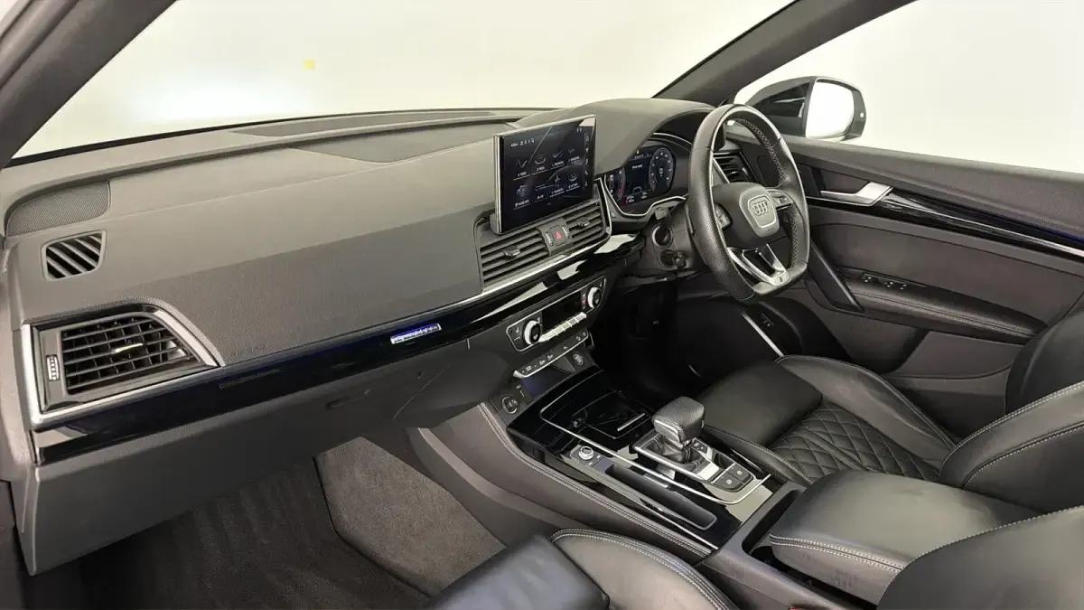 Used Audi Q5 Comfort 265 HP (194 kW) 2022 Glacier white SUV