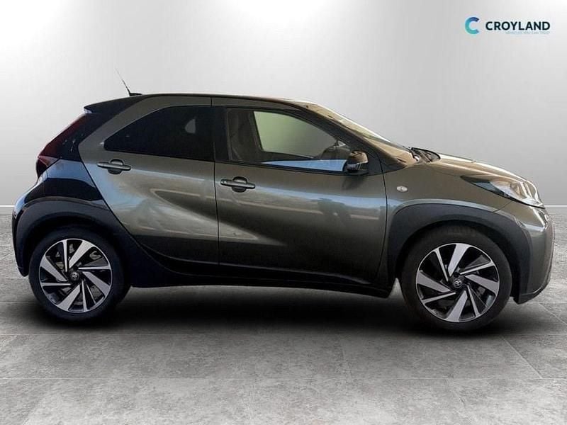 Used Toyota Aygo X 72 HP (52 kW) 2023 Green SUV