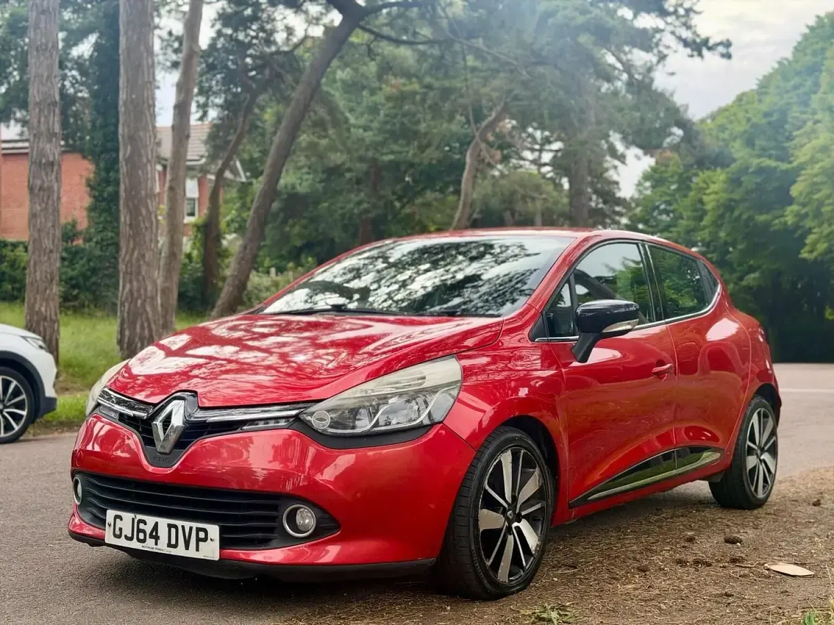Used Renault Clio Dynamique 90 HP (66 kW) 2014 Red Hatchback