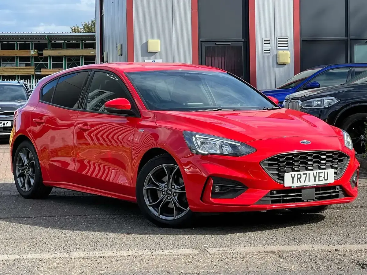 Used Ford Focus ST-Line 120 HP (88 kW) 2021 Red Hatchback