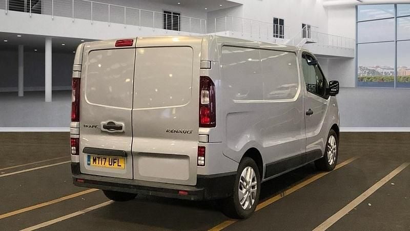 Used Renault Trafic 2017 Silver MPV