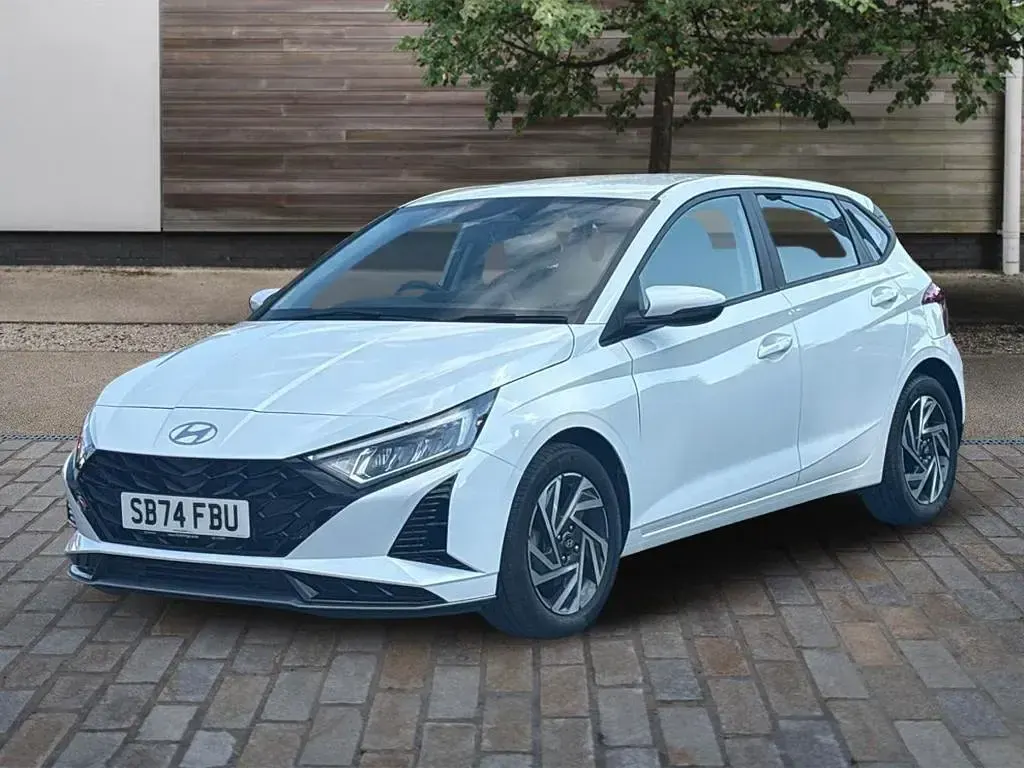 New Hyundai i20 Advanced 100 HP (73 kW) 2025 White Hatchback