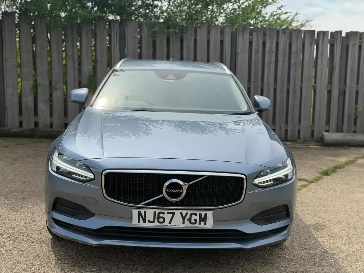 Used Volvo V90 Momentum 187 HP (137 kW) 2017 Blue Estate