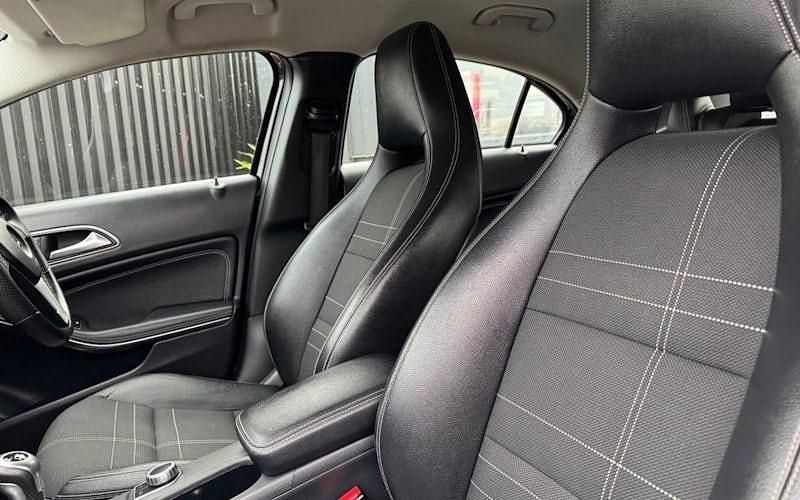 Used Mercedes A180 109 HP (80 kW) 2014 Purple Hatchback