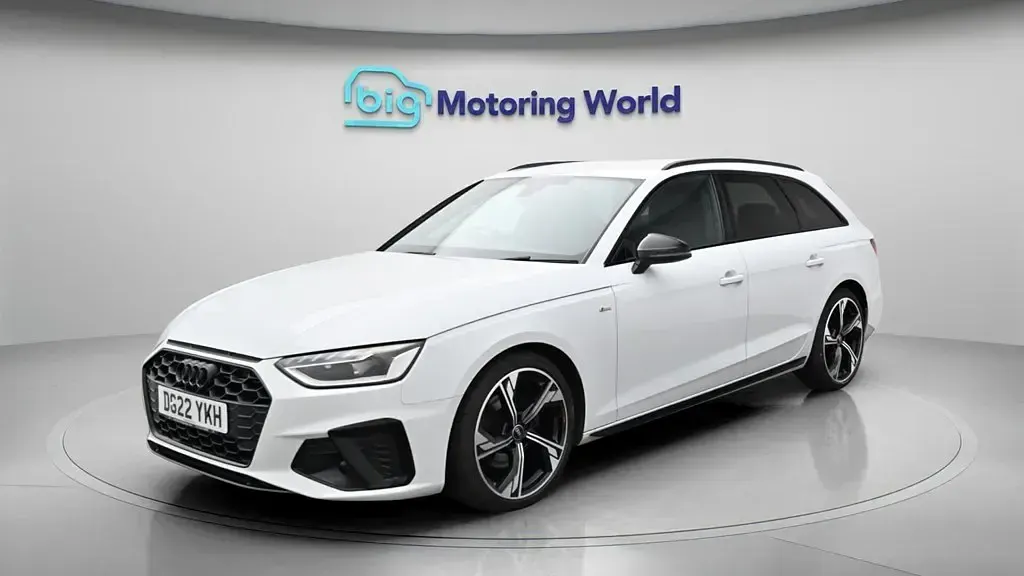 Usado Audi A4 Black Edition 150 HP (110 kW) 2022 Branco Carrinha