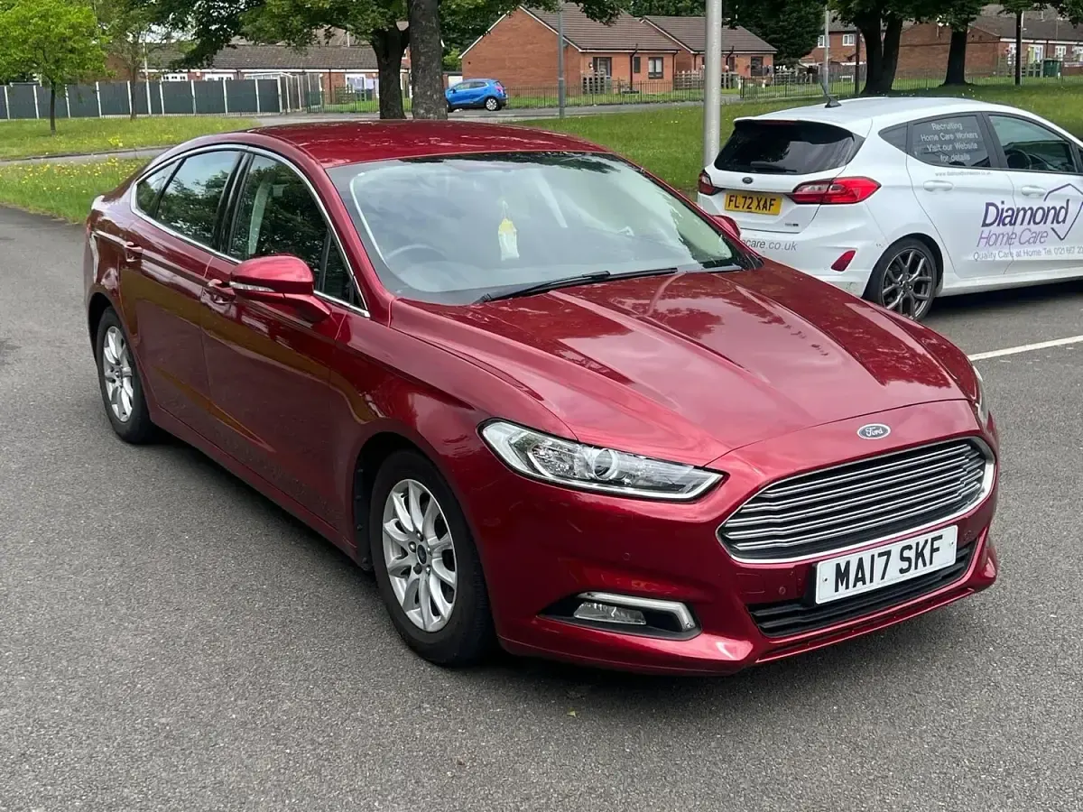 Used Ford Mondeo Zetec 120 HP (88 kW) 2017 Red Hatchback