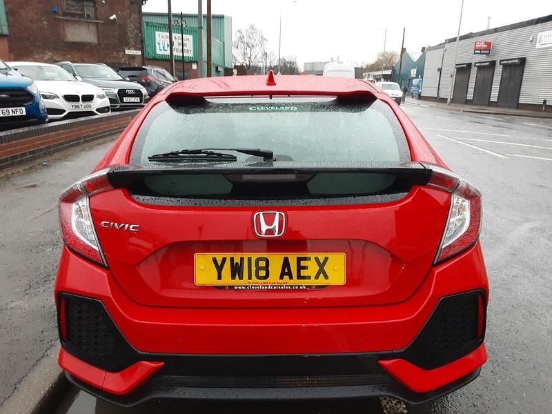 Used Honda Civic SE 2018 Red Hatchback