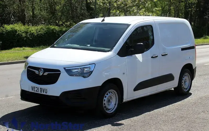 Second-hand Vauxhall Combo Edition 101 CP (74 kW) 2021 Monovolum