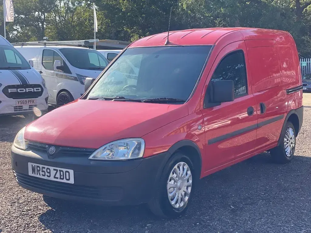 Used Vauxhall Combo 75 HP (55 kW) 2010 Red MPV