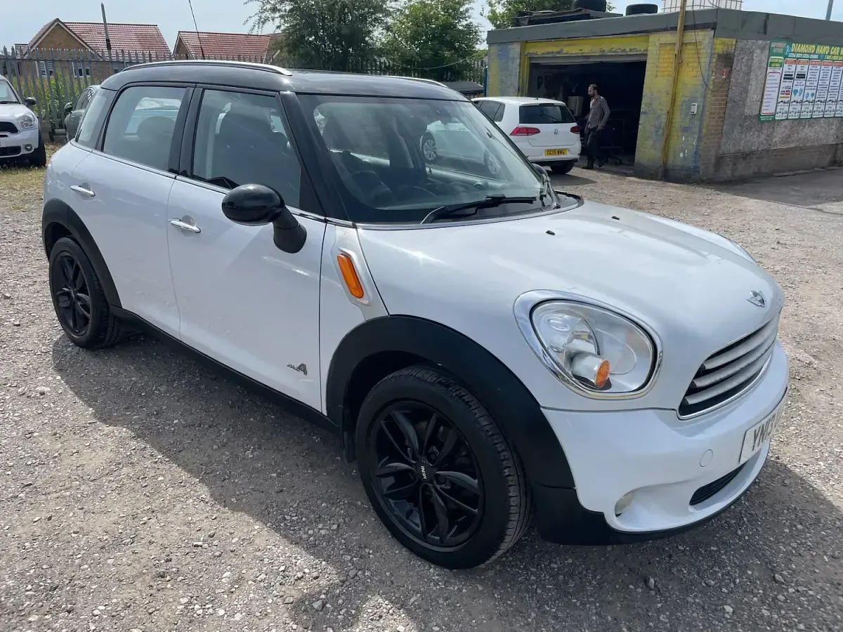 Used Mini Cooper D 2013 White Hatchback