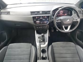 Używany Seat Arona XCELLENCE Lux 115 KM (84 kW) 2019 Niebieski SUV