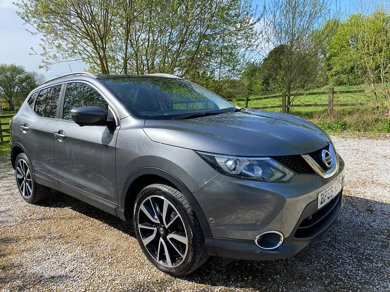 Grey Used 2016 Nissan Qashqai Tekna SUV | £9,990 (Fair price) - Image 1/4