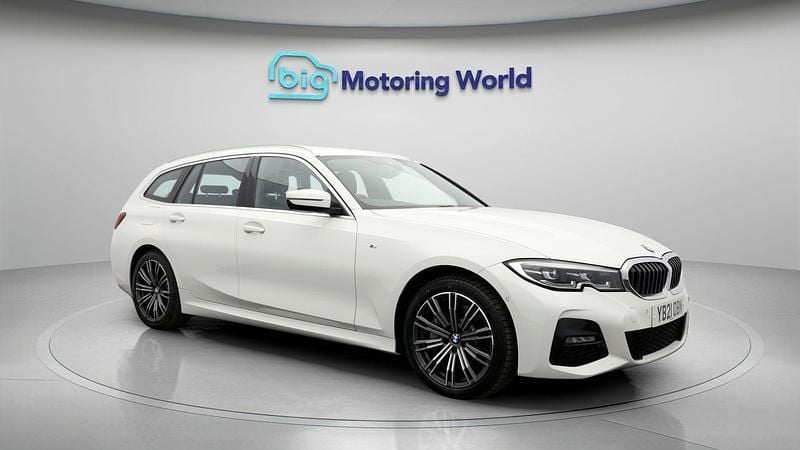 White Used 2021 BMW 330e M Sport Estate | £20,300 (Fair price) - Image 1/4