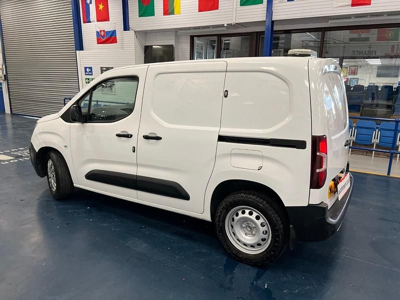 Used Peugeot Partner 100 HP (73 kW) 2020 White MPV