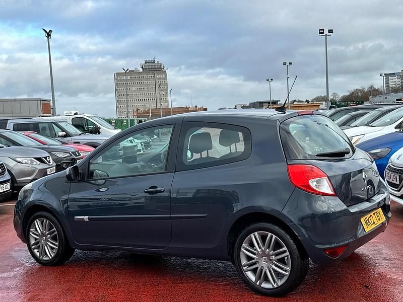 Used Renault Clio IV Dynamique 75 HP (55 kW) 2012 Blue Hatchback