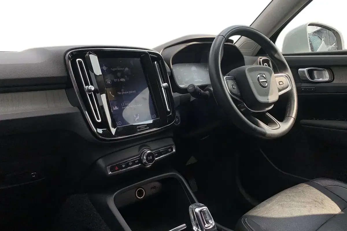 Used Volvo XC40 Inscription 190 HP (139 kW) 2019 Silver SUV
