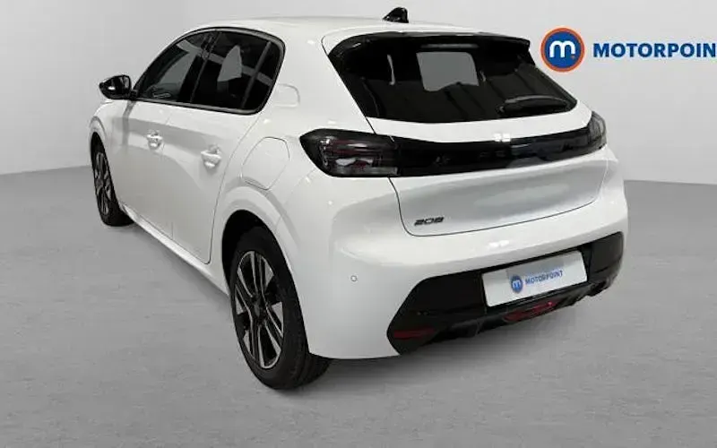 Używany Peugeot 208 Allure 101 KM (74 kW) 2025 Biały Hatchback