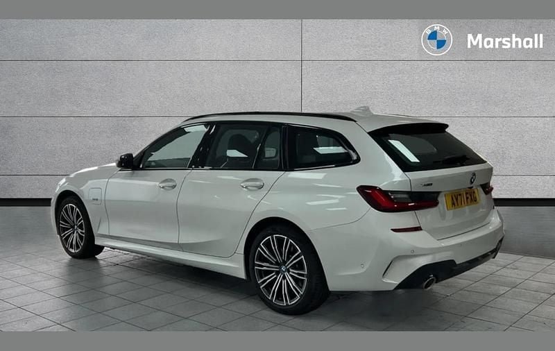 Used BMW 330e M Sport 288 HP (211 kW) 2022 White Estate