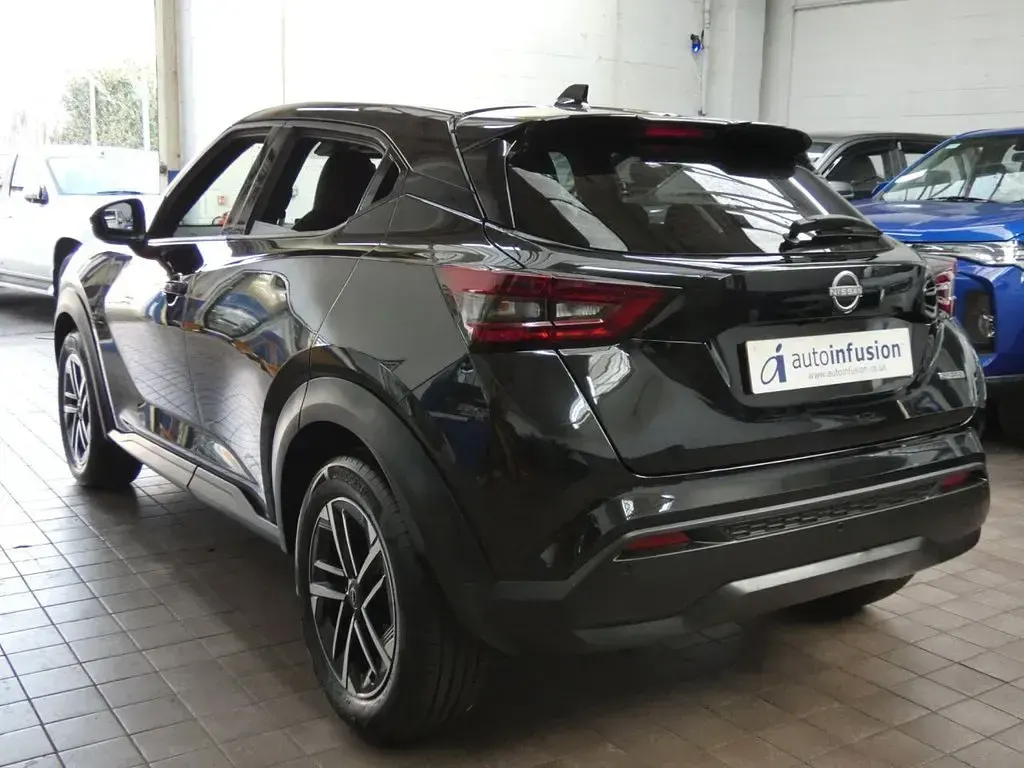 Używany Nissan Juke N-Connecta 143 KM (105 kW) 2025 Czarny SUV