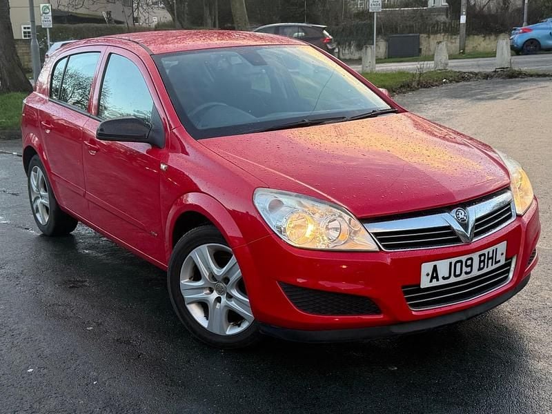 Used Vauxhall Astra Active 110 HP (80 kW) 2009 Red Hatchback