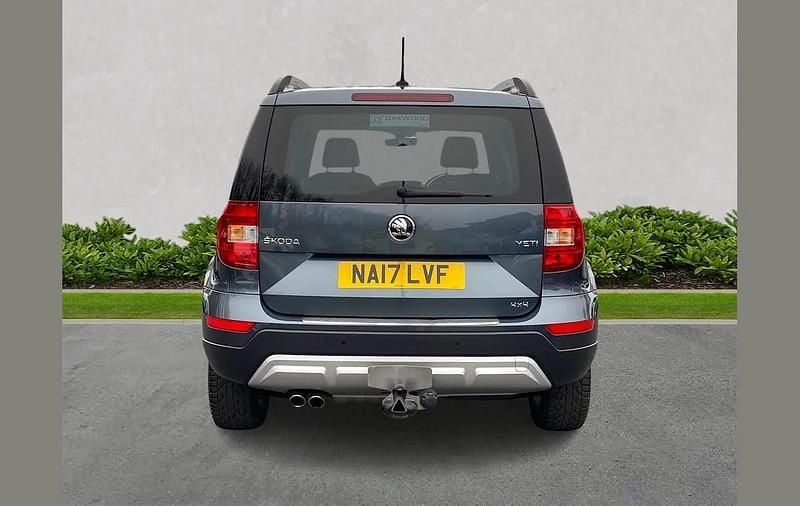Used Skoda Yeti Outdoor Drive 147 HP (108 kW) 2017 Grey SUV