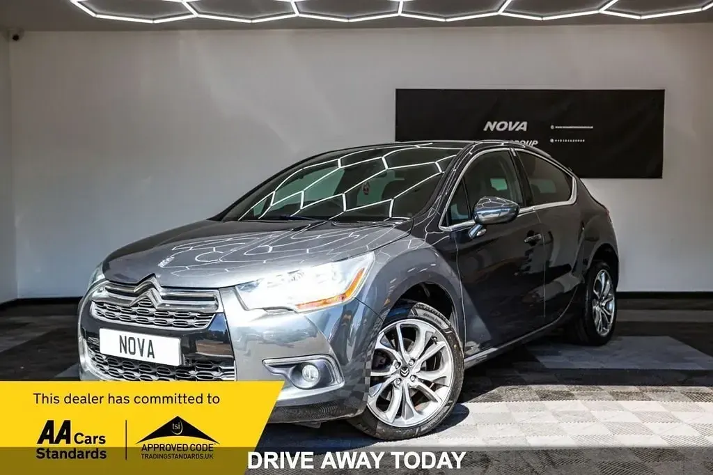 Usado Citroën DS4 160 HP (117 kW) 2014 Cinzento Citadino