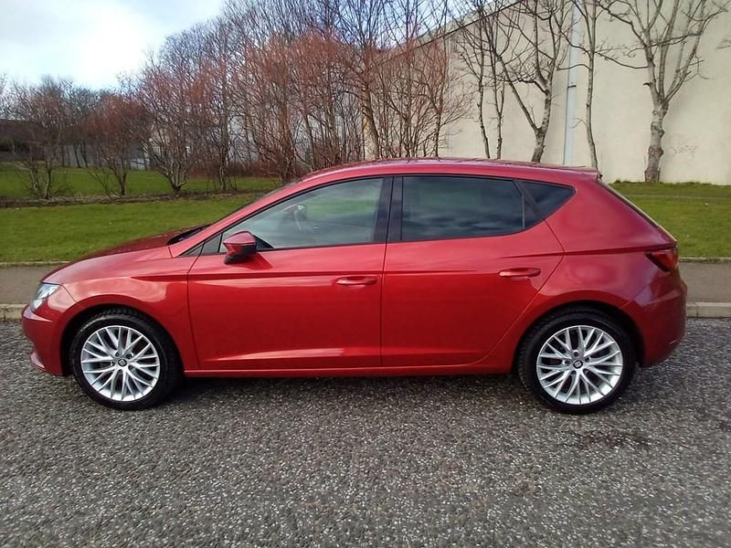 Used Seat Leon SE Dynamic 2019 Red Hatchback