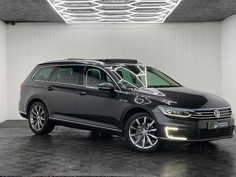 Begagnad VW Passat Advance 218 HK (160 kW) 2018 Grå Kombi