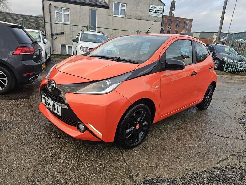 Begagnad Toyota Aygo X-cite 2014 Orange Halvkombi