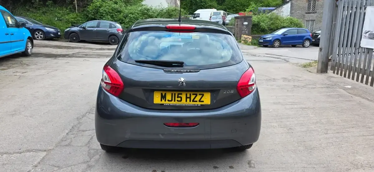 Używany Peugeot 208 Active 2015 Szary Hatchback