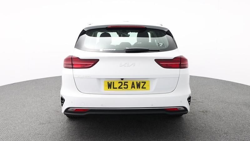 New Kia Ceed 138 HP (101 kW) 2025 Fusion white Hatchback