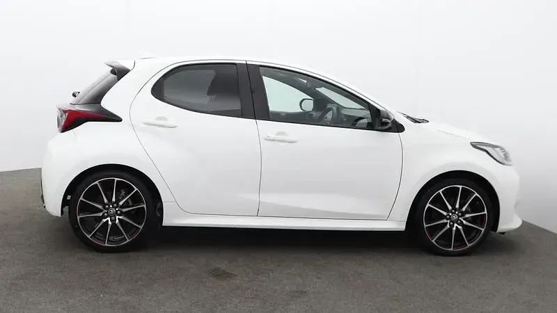Used Toyota Yaris Sport 130 HP (95 kW) 2023 White Hatchback