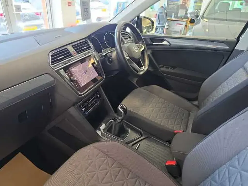 Used VW Tiguan Life 150 HP (110 kW) 2023 Black SUV