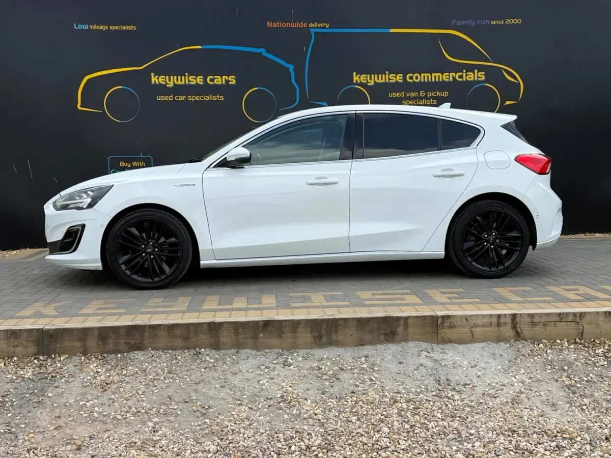 Używany Ford Focus Vignale 125 KM (91 kW) 2019 Biały Hatchback