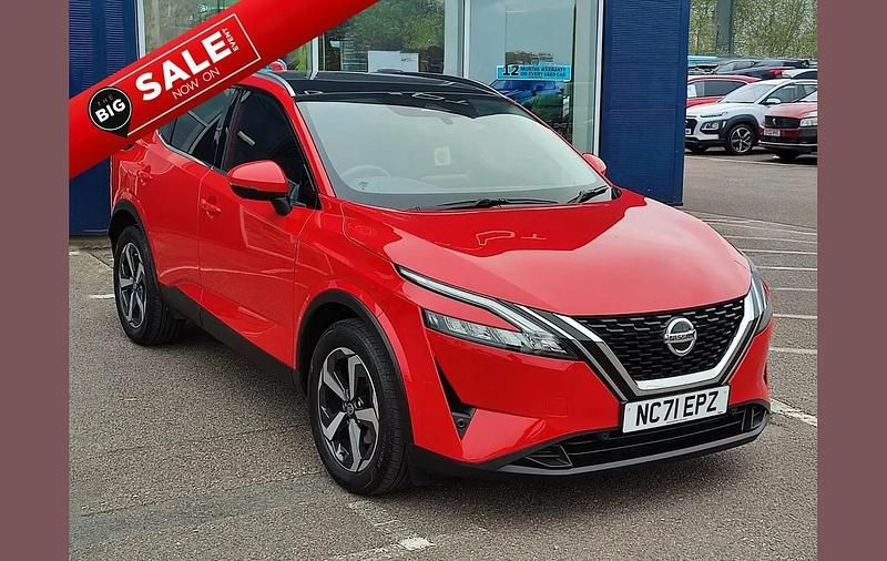 Red Used 2022 Nissan Qashqai N-Connecta SUV | £16,295 (Good price) - Image 1/4
