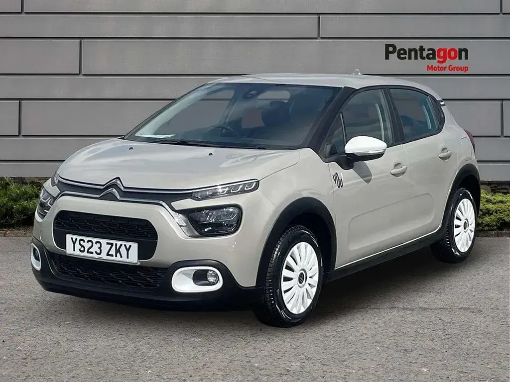 Used Citroën C3 PureTech 81 HP (59 kW) 2023 Beige Hatchback