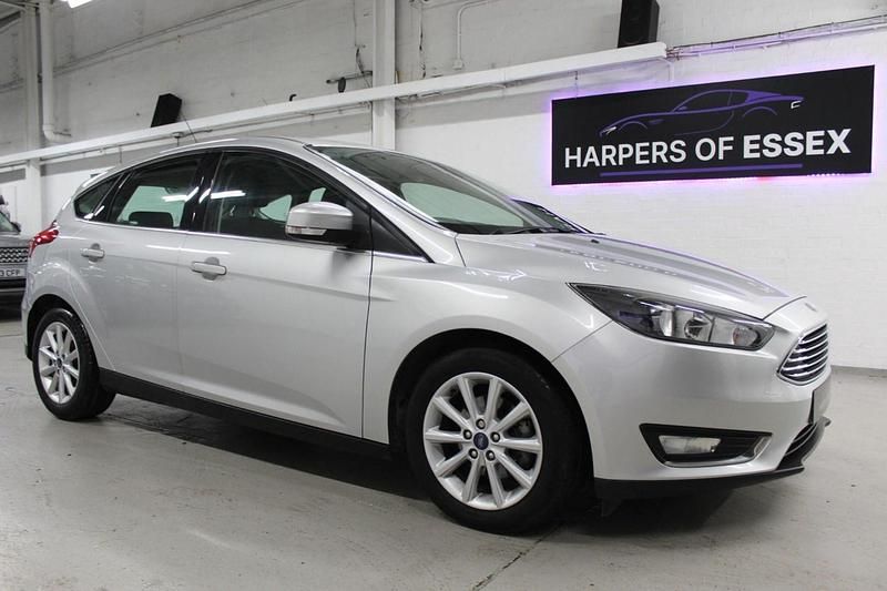 Used Ford Focus Titanium 125 HP (91 kW) 2016 Silver Hatchback