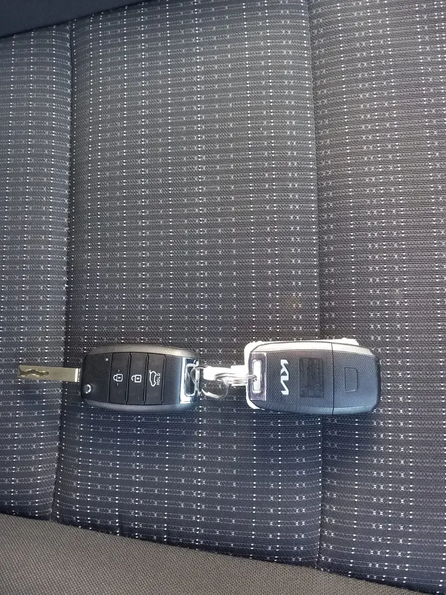 Second-hand Kia Stonic 100 CP (73 kW) 2022 Galben SUV