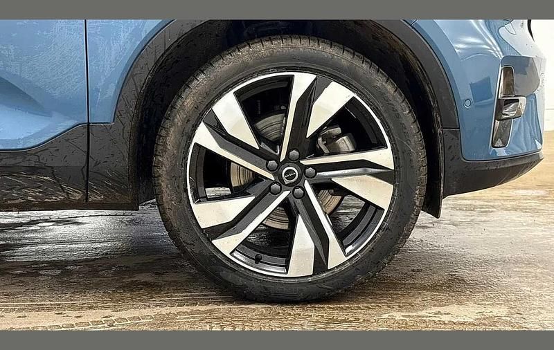 Used Volvo XC40 Ultra 161 HP (118 kW) 2025 Blue SUV