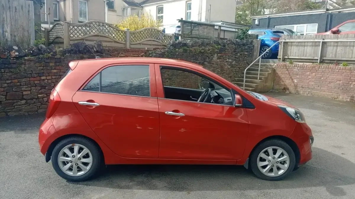 Used Kia Picanto 84 HP (61 kW) 2012 Red Hatchback